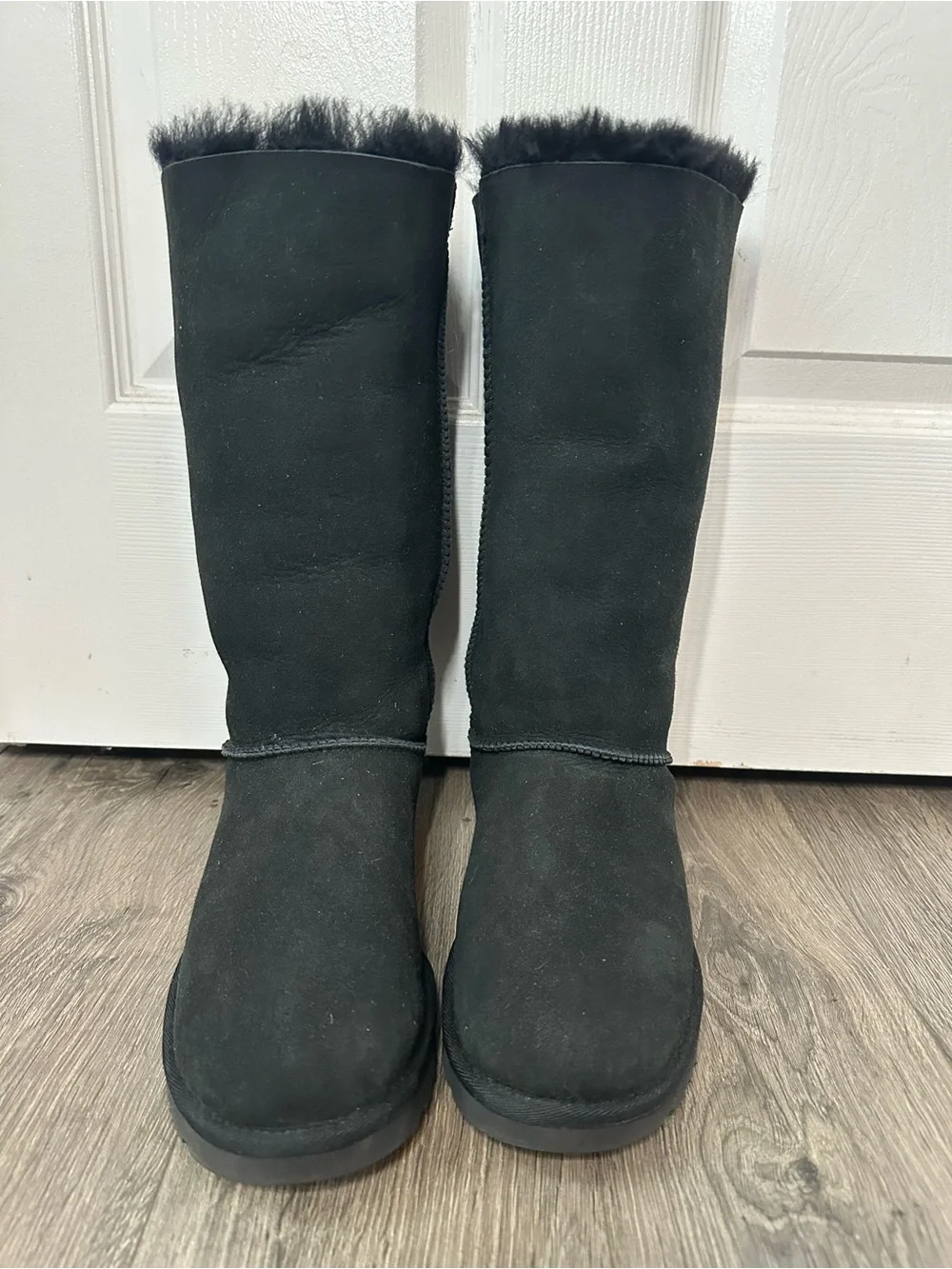 UGG Bailey bow tall II- black- size 9